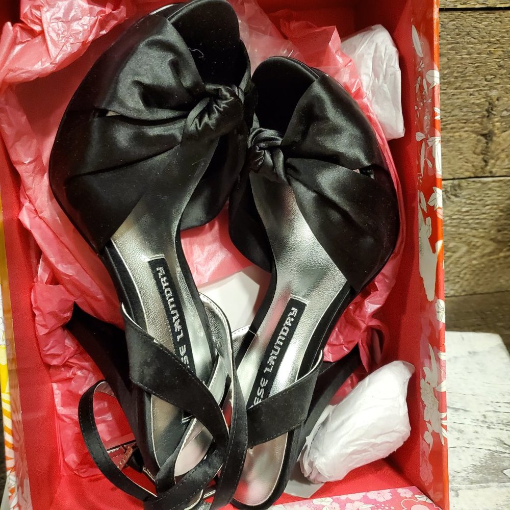Chinese Laundry Black Satin Heels  Baldwin Size 6M - Picture 2 of 8